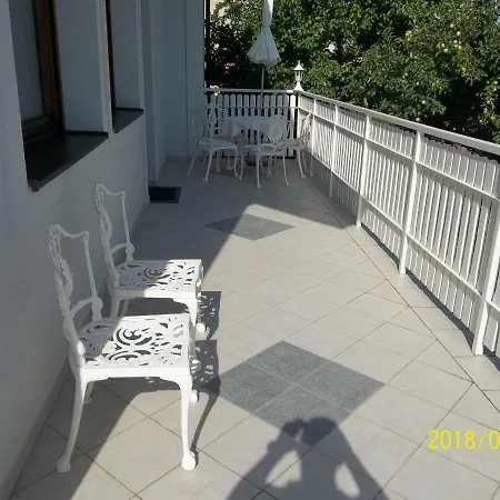 Viragos Vendeghaz Balatonfuered Apartment Room photo